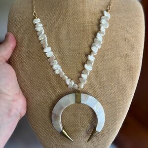 NWT boho Pearl & gold chain necklace with pearl horn